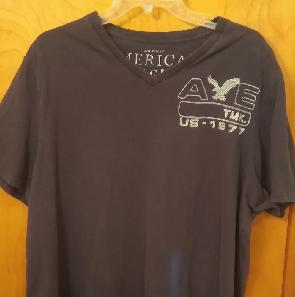 American Eagle Men's Black 2000 Graphic T-Shirt